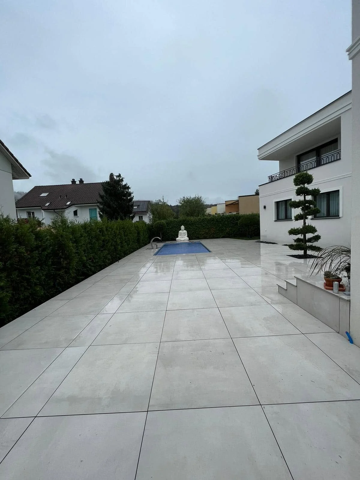 Sitzplatz am Haus